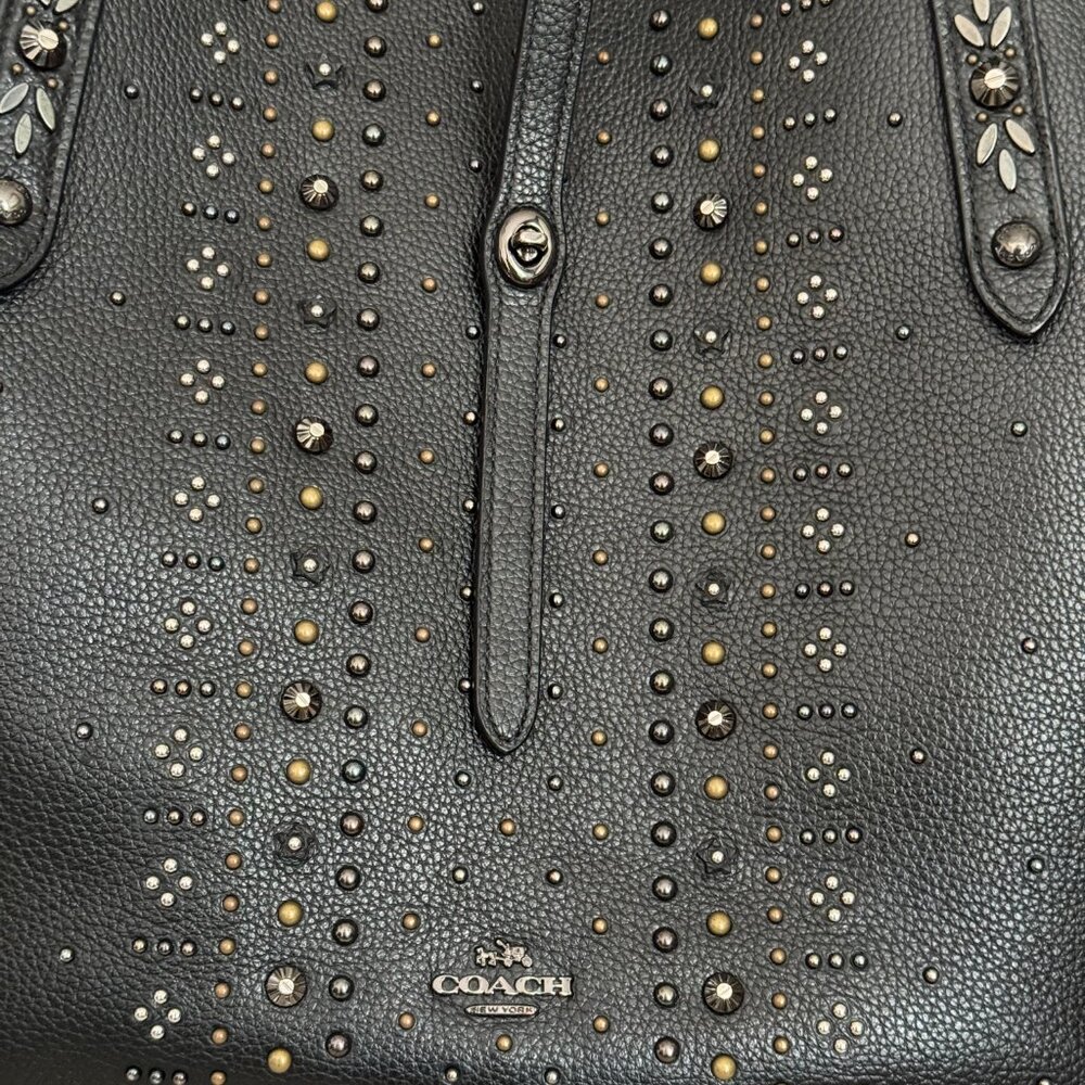 Coach Black Market Tote “Bandana Rivets“ Excellent condition. No signs of wear - Picture 4 of 12